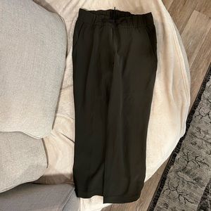 Lululemon green crop pants size 6